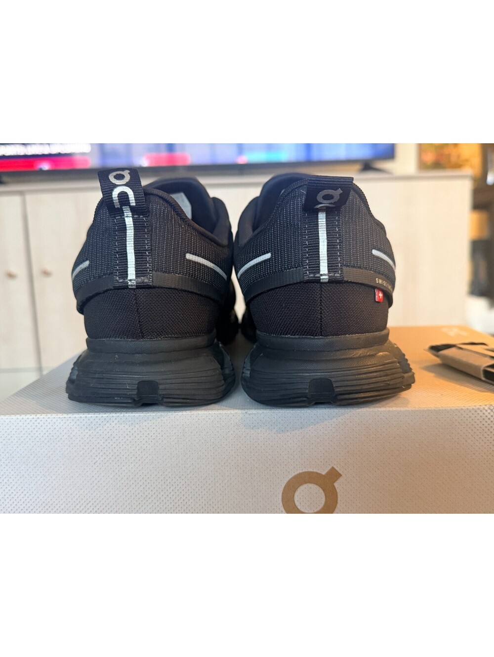 On Cloud - Cloud 6 WP In Black/Black - Mens Size 9 Sneaker shoes - Picture 4 of 11